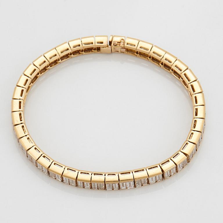 Van Cleef et Arpels armband 18K guld med baguetteslipade diamanter "Bracelet Baguette".