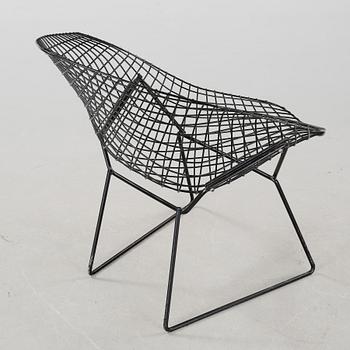 A chair by Harry Bertoia, model "Diamond Chair", third quarter of the 20th century.
