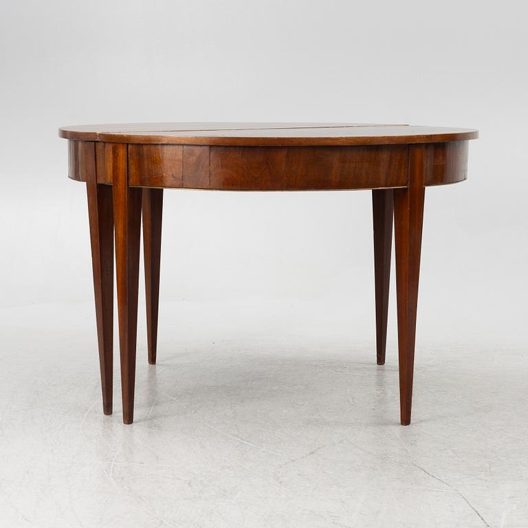 A late Gustavian dining table, 19th century.