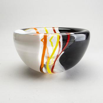 Erik Höglund, a signed and numbered glass bowl from Strömbergshyttan.