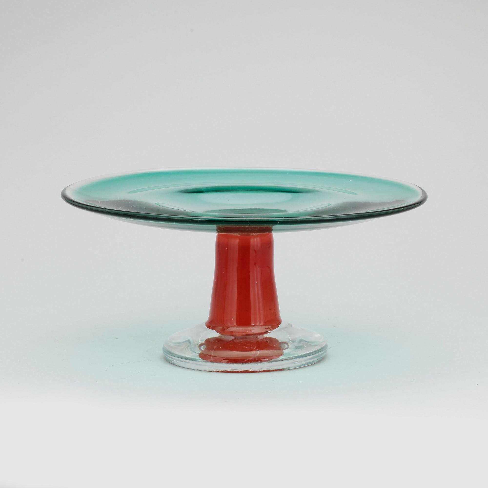 SKÅL PÅ FOT/ TÅRTFAT, glas, "Chribska", Erik Höglund, signerad.