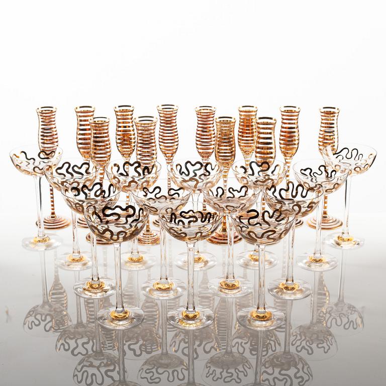 Anne Nilsson, 14 + 12 glasses, Orrefors.