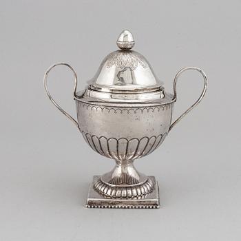 A Russian late 18th century parcel-gilt silver sugar-bowl, unidentified makers mark, Moscow 1799.