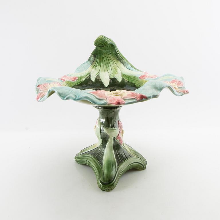 Goblet on foot Jugend early 20th century majolica.