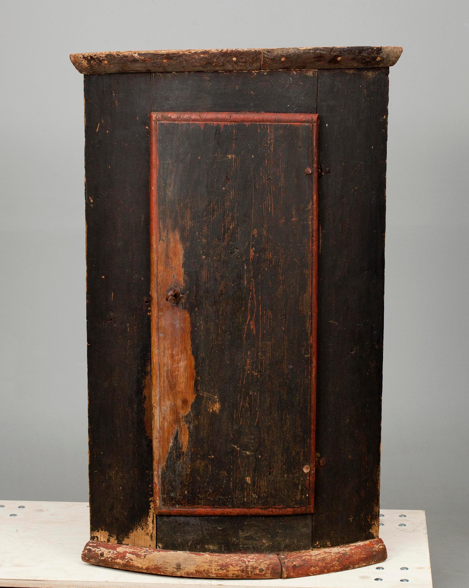 HÖRNSKÅP, Finland, 1700-talets slut.