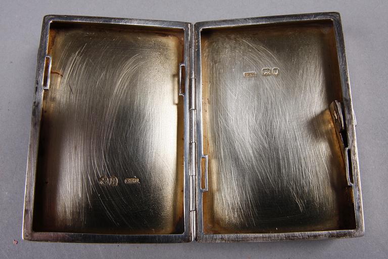 DOSOR, 2 st, silver, rokokostil, London 1883 samt Samuel Boyce Landeck, Sheffield import 1900 .