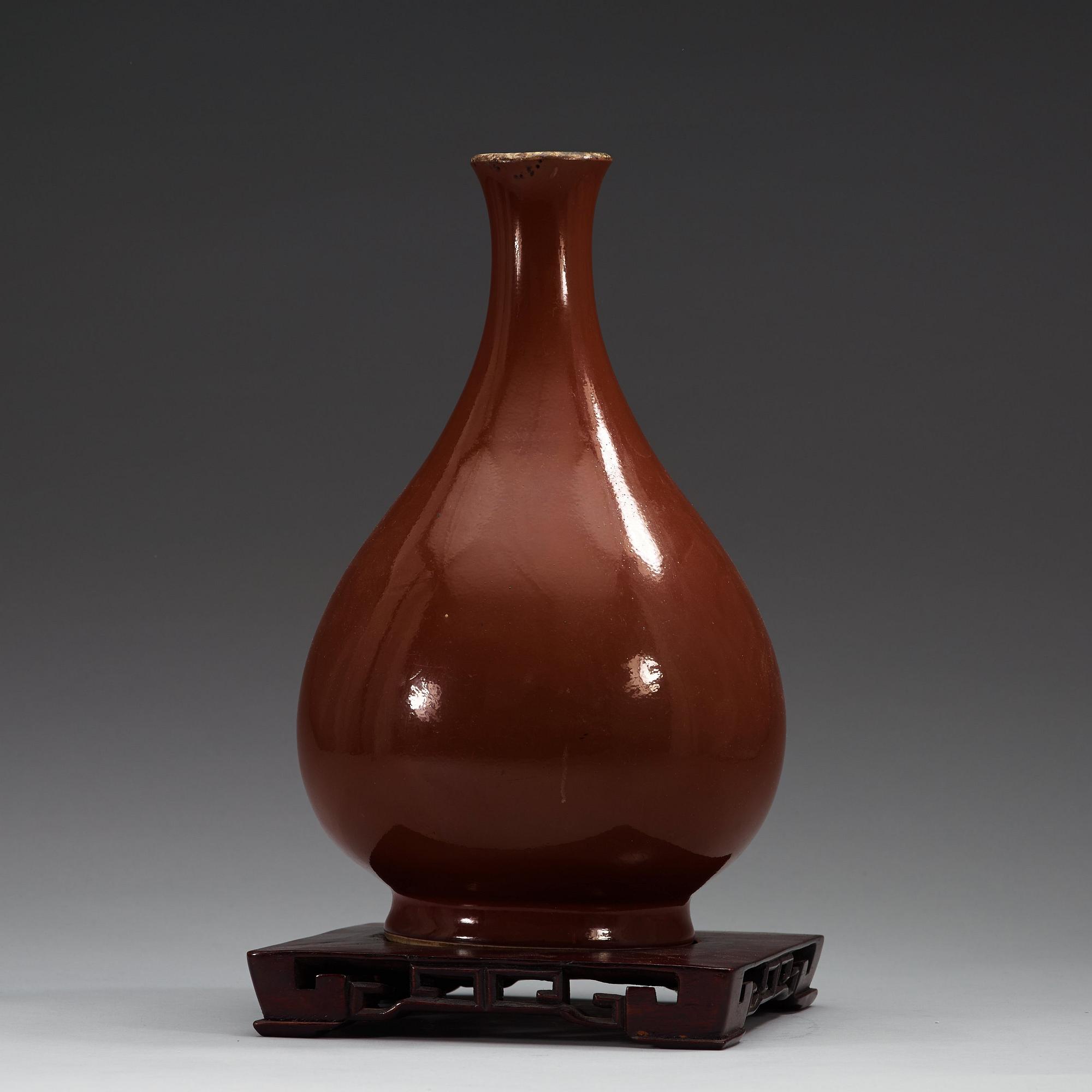 A brown glazed vase, Qing dynasty, Qianlong (1736-95).