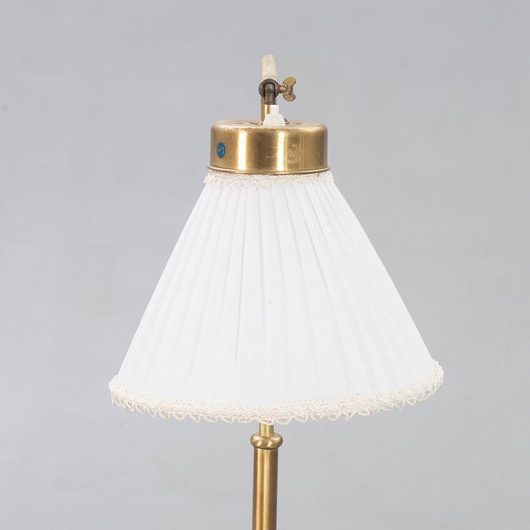 Josef Frank,  golvlampa modellnr 1842 för Firma Svenskt Tenn 1900-talets mitt.