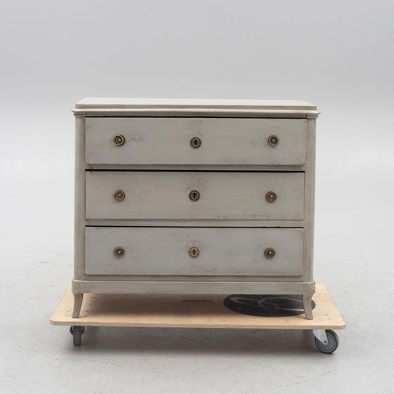 Chest of drawers, 19th century.