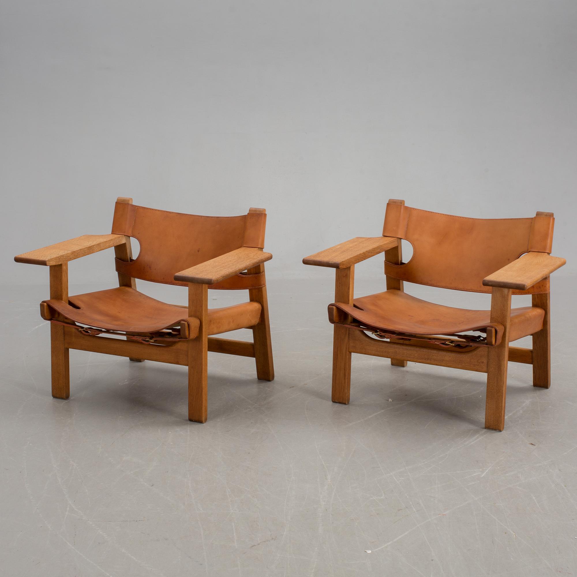 KARMSTOLAR, ett par, "Spanska stolen", Börge Mogensen för Fredericia Stolefabrik, Danmark.