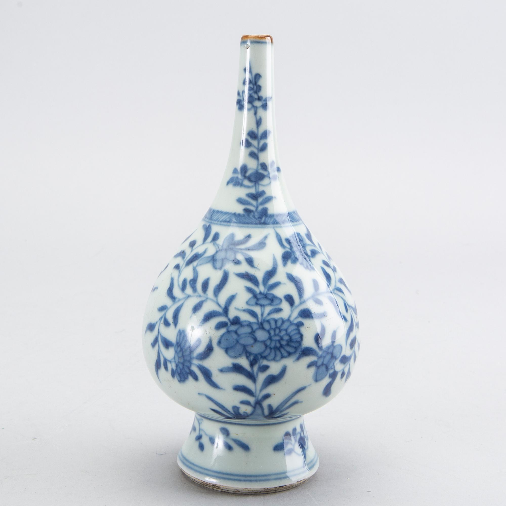 Water dropper, porcelain, Kanqxi, (1662-1722).