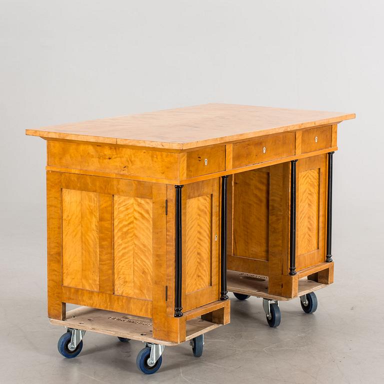 An early 20th century Karl Johan style birch writing table.