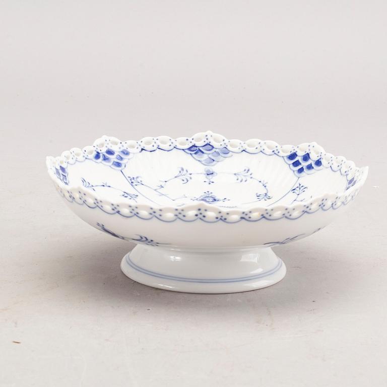 ROYAL COPENHAGEN, servis, 35 dlr, porslin. "Musselmalet", Danmark.