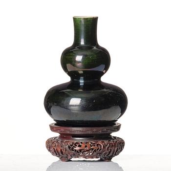 A double gourd vase, Qing dynasty, 18th century,