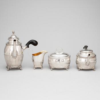 KAFFE- OCH TESERVIS, 4 delar, silver, snarlika, bla GAB, Stockholm, 1916-22. Totalvikt ca1659g.