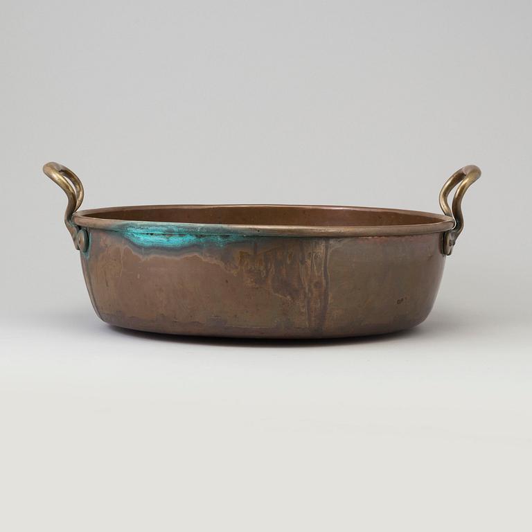 VESSEL, copper and brass, late 19th century.