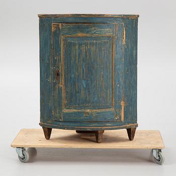 Corner cabinet, lower section, 19th century.