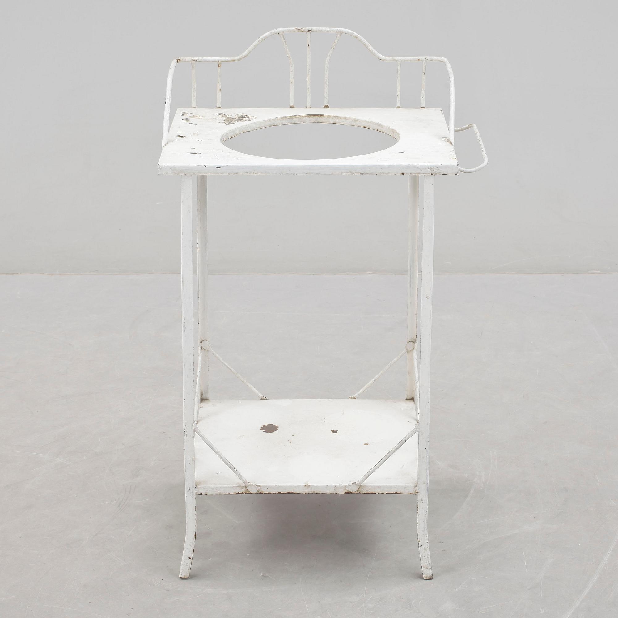 TOILETTBORD/TVÄTTBORD, 1900-talets första hälft.