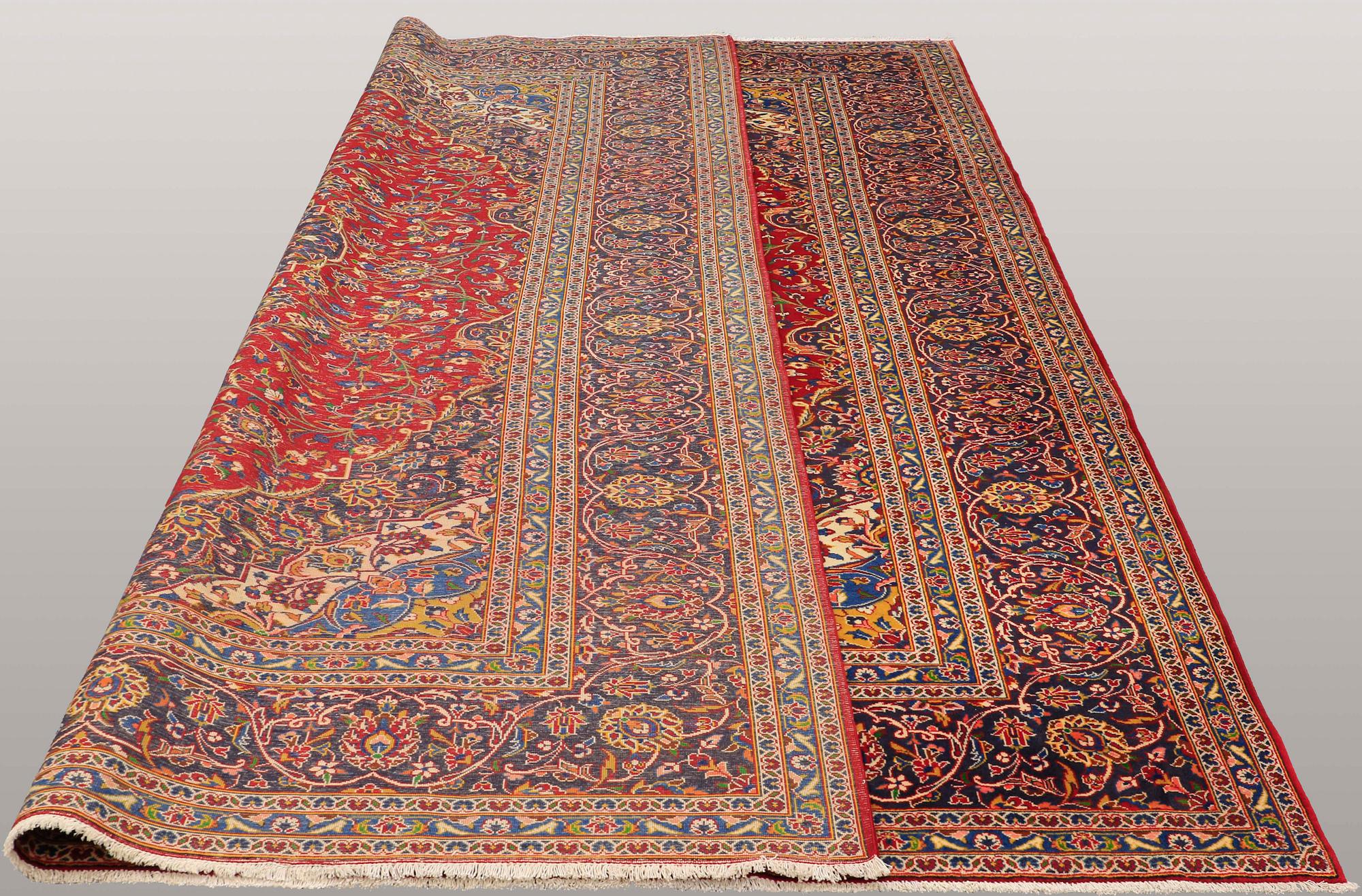 A CARPET, Kashan, ca 402 x 300 cm.