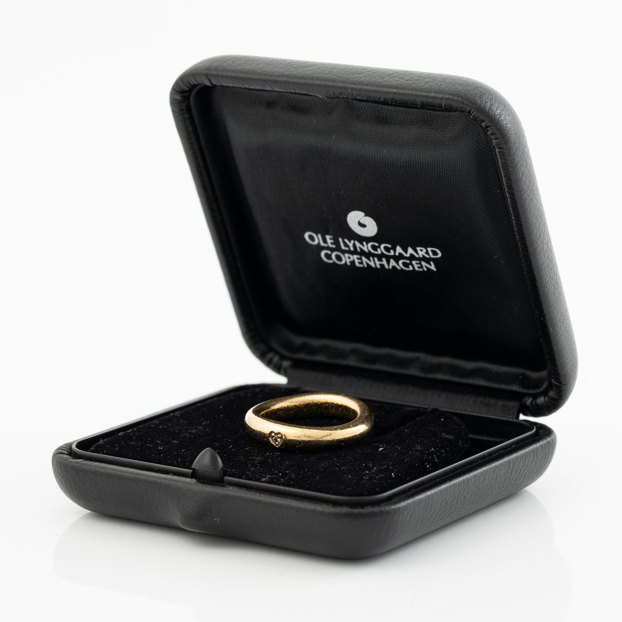 Ole Lynggaard, ring, 18K gold with a brilliant-cut diamond.