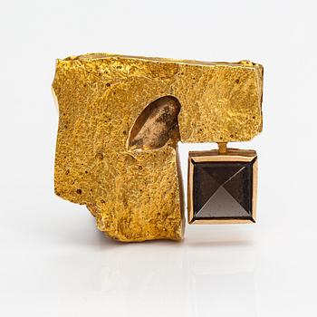 Björn Weckström, A 14K gold brooch "Crystal and cut" with a smoaky quartz. Lapponia 1965.