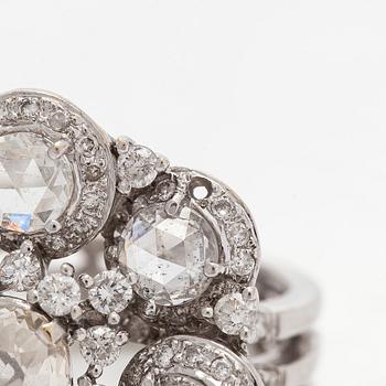 An 18K white gold ring set with rose-cut and brilliant-cut diamonds.