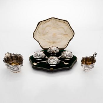 Saltkar med skedar, 4 st, samt gräddsnäcka och sockerskål, London, England 1902-1903.