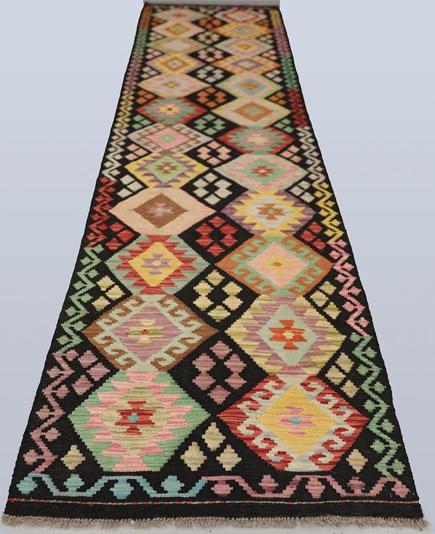 A Kilim runner, approx. 407 x 90 cm.