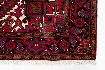 A carpet, Heriz/Gorovan, ca 287 x 205 cm.