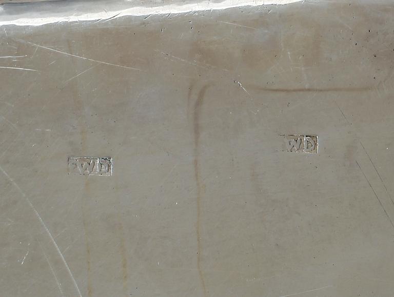 BRICKA, silver, troligen Baltikum, 1900-tal. Vikt  2160 g.