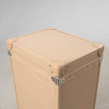 Translation: "Kelly Hoppen chest of drawers England modern production".