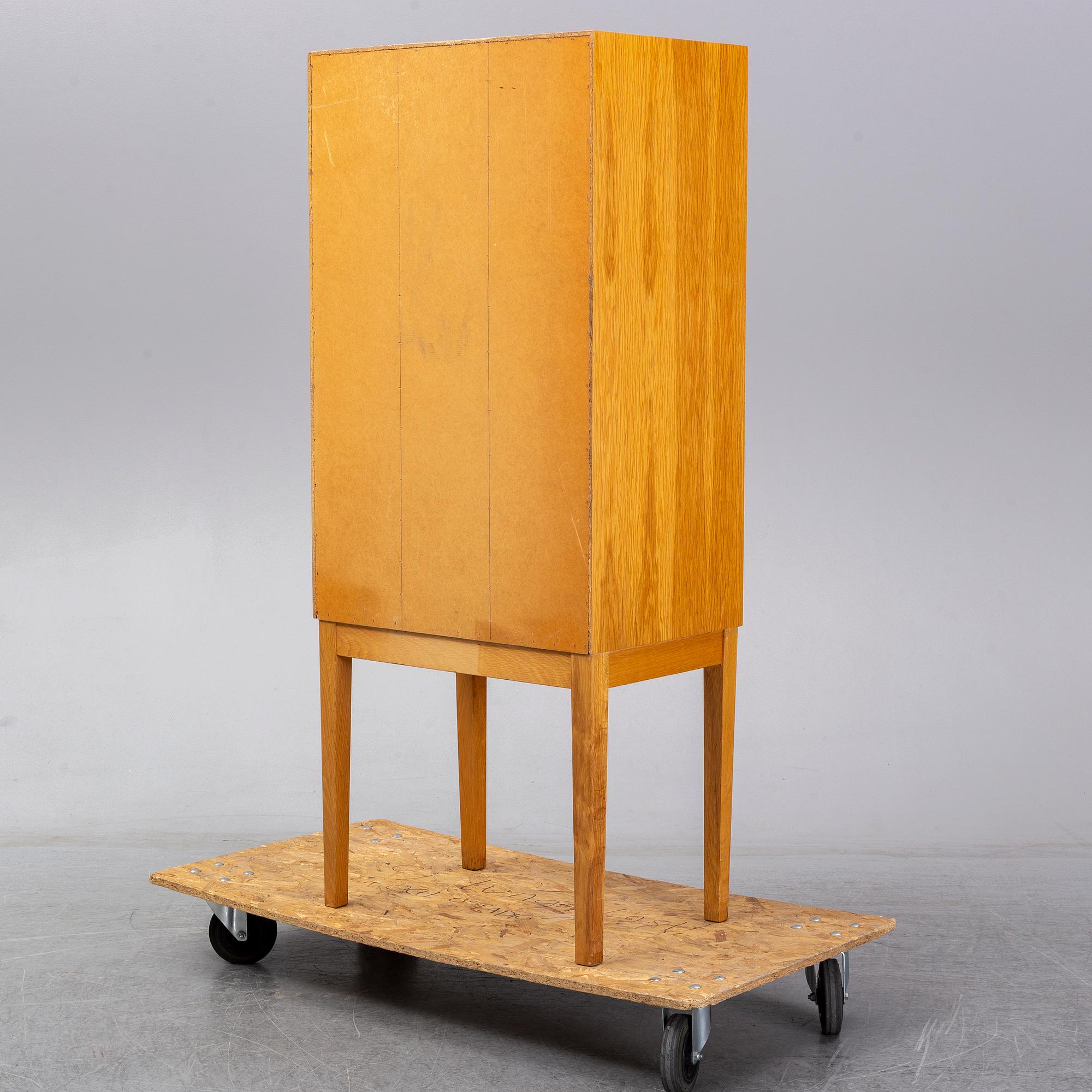 ARKIVSKÅP, ek, 1900-tal.