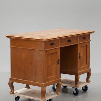 SKRIVBORD, senjugend. 1900-talets första del.