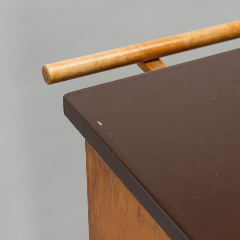 Baaritiski / tarjoilupöytä, Artekin piirustuskonttori, O.Y Huonekalu-ja Rakennustyötehdas A.B. 1950-luvun alku.