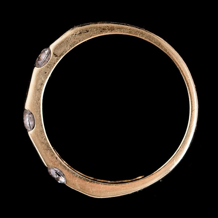 RING, 14 k, med 3 briljanter.