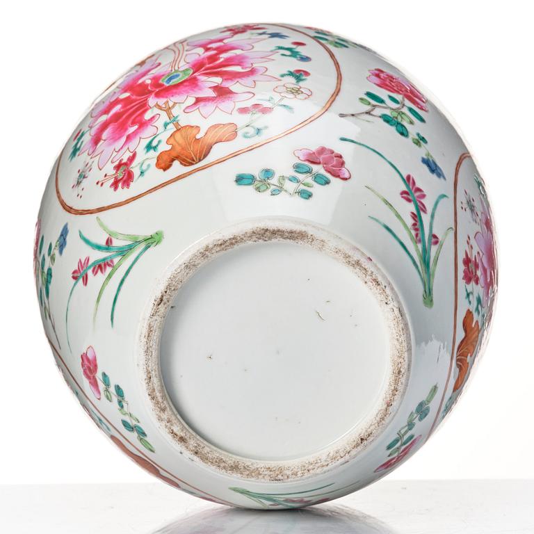 A famille rose jar, Qing dynasty, Qianlong (1736-95).