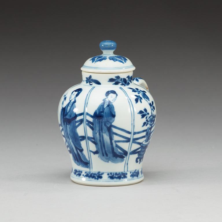 A blue and white mustard pot with cover, Qing dynasty, Kangxi (1662-1722).