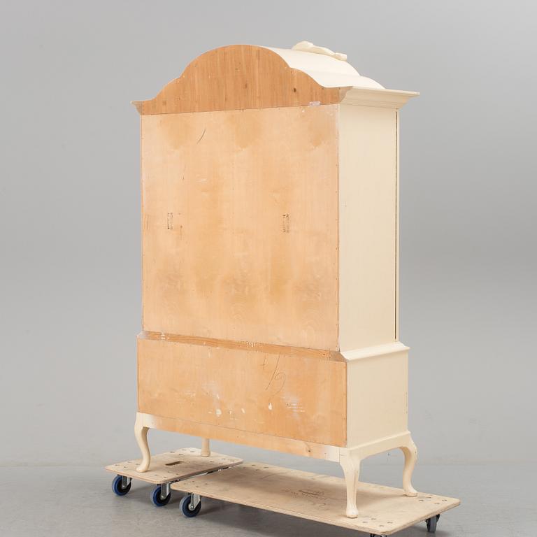 A mid 1900s cabinet by Oscar Edv Ekelunds Snickerifabriks AB, Virserum.