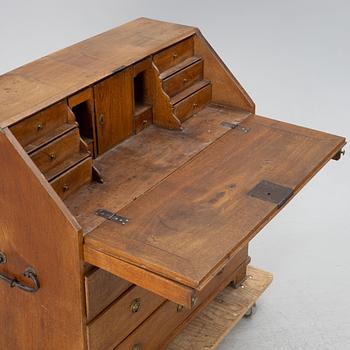 An oak secretaire, around 1800.