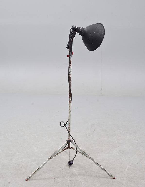 GOLVLAMPA, industri, 1900-tal.