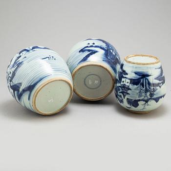 Three blue and white jars, Qing dynasty, 19th century.