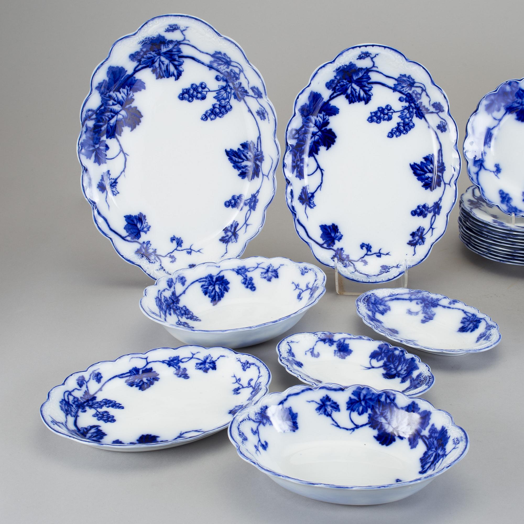 SERVISDELAR, 55 delar, flintgods, "Warwick" Johnson & Bros England. 1900-talets första hälft.
