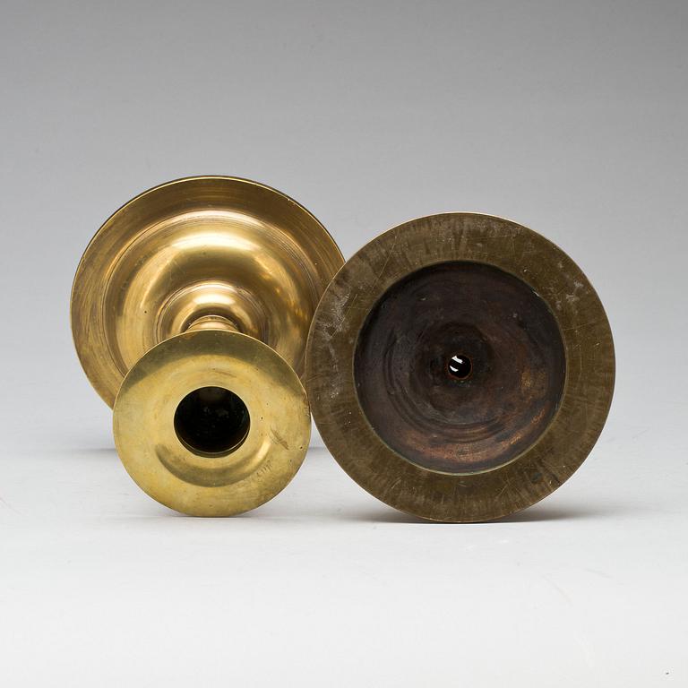 LJUSSTAKAR, ett par, mässing, barockstil, 1800/1900-tal.