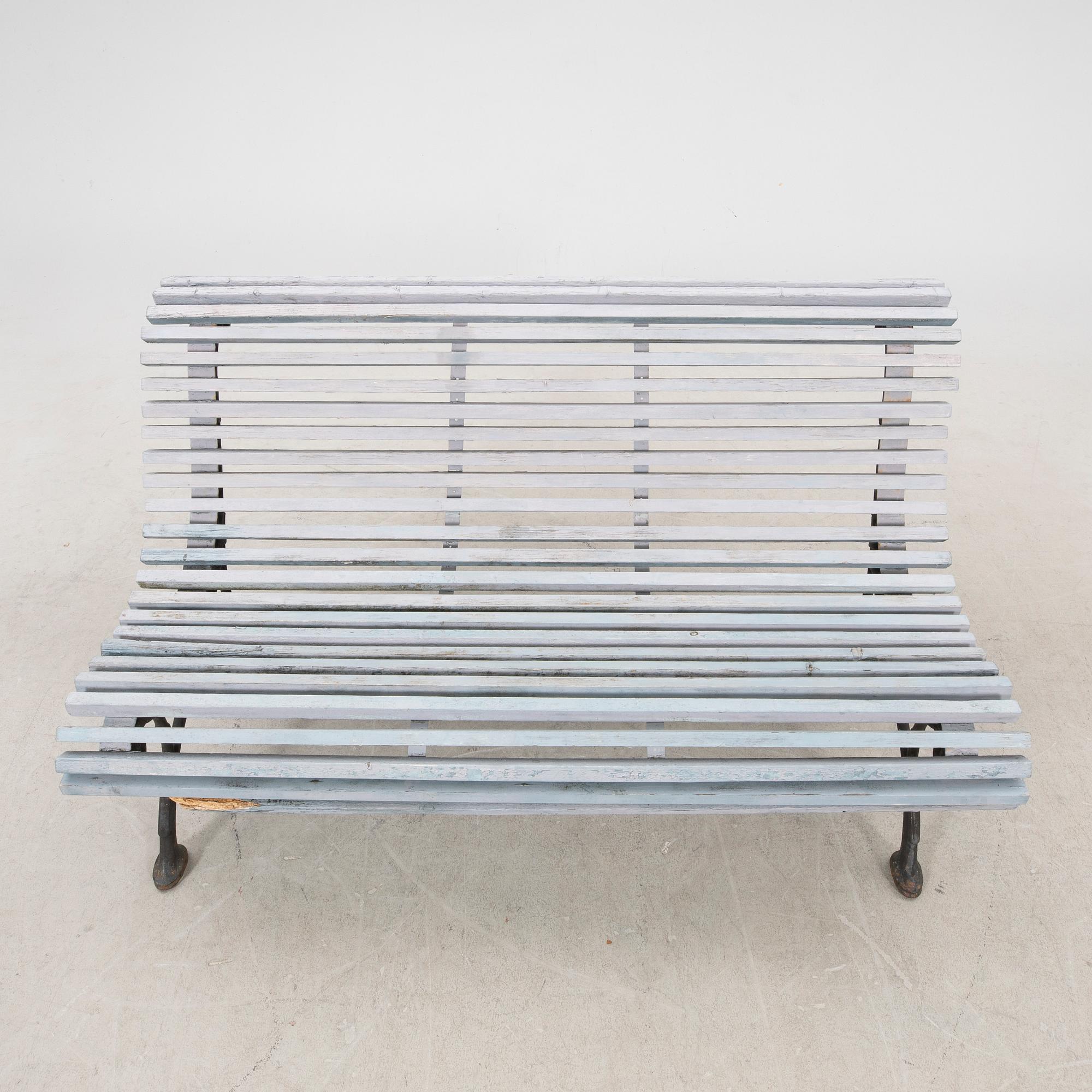 A cast iron early 1900s garden sofa.