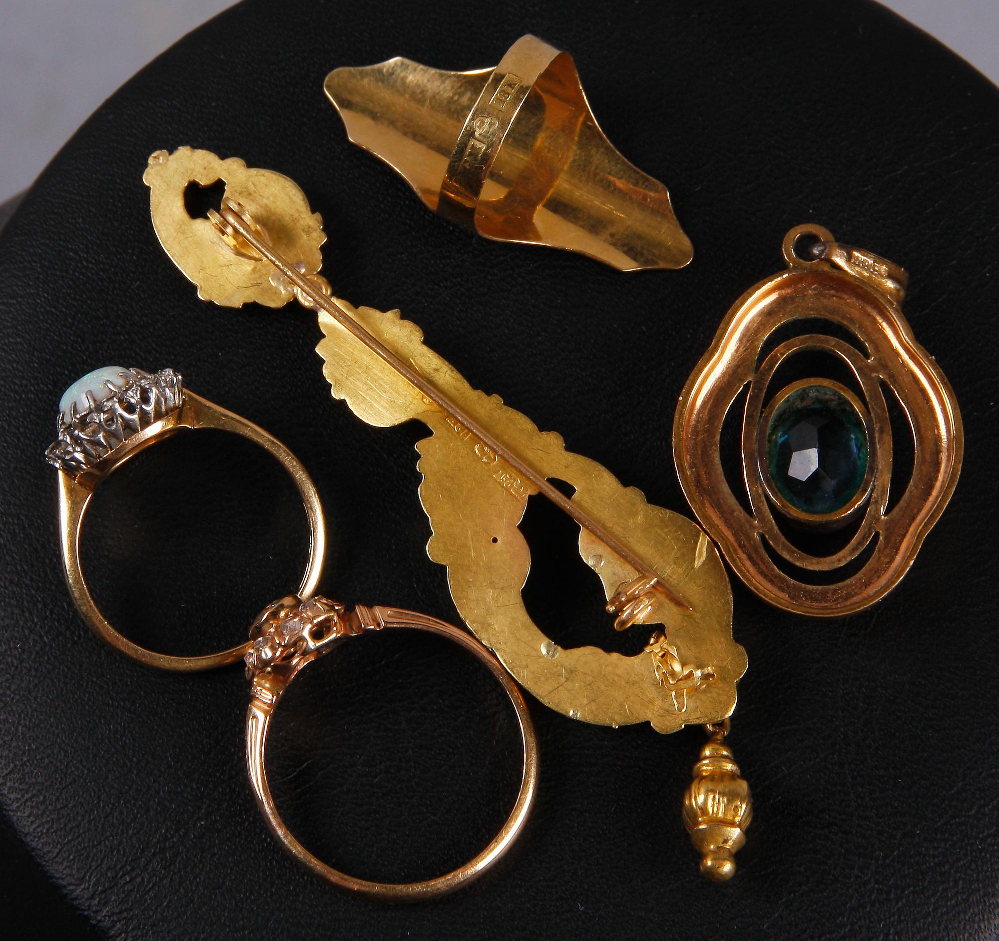 PARTI SMYCKEN, 4 st, 18K guld, 1800-1900-tal. Totalvikt 13 g.