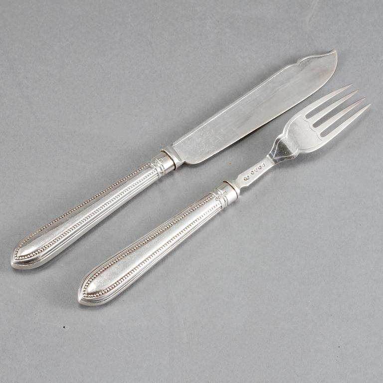 FISKBESTICK, 24 delar, silver, London, 1879, vikt 1500 gram.