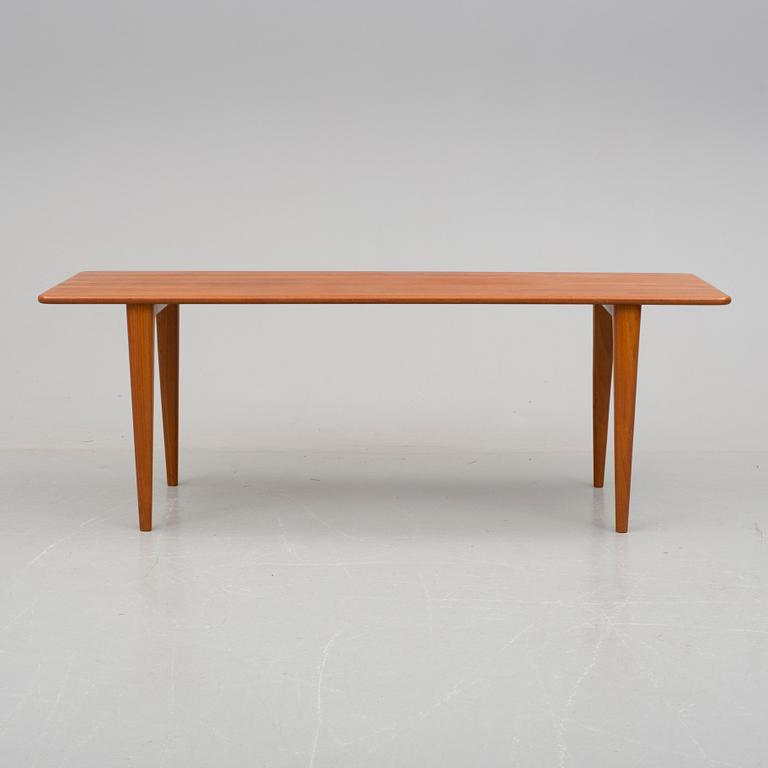 SOFFA, KARMSTOLAR, 2 st, Ole Wanscher, för France & Son, Danmark samt SOFFBORD, 1900-talets andra hälft.