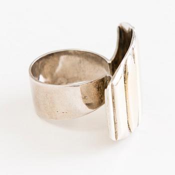 SAARA HOPEA, sormus, mallikappale, hopeaa ja kullattua hopeaa, leimaamaton.