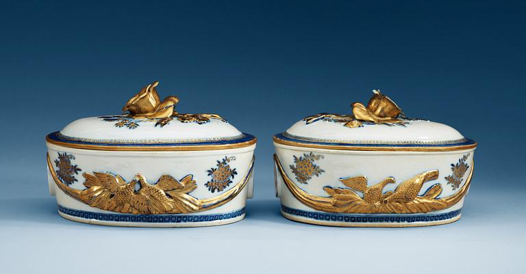 A pair of blue and white tureens, Qing dynasty, Jiaqing (1796-1820).