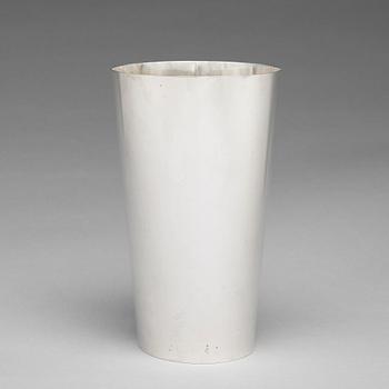 Prins Carl Philip Bernadotte, a sterling silver vase, Guldsmedsaktiebolaget, Stockholm 2011.